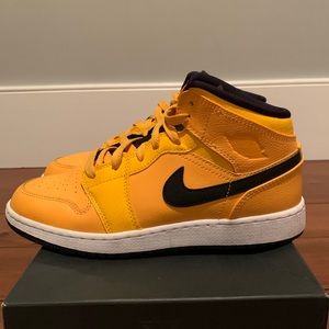 Nike Air Jordan 1 Mid University Gold Taxi Yellow